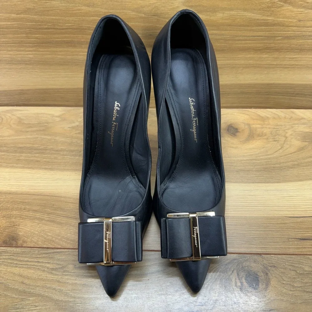 Salvatore Ferragamo Zeri Bow Double Pumps 9 B Black Leather Pointed Toe Formal